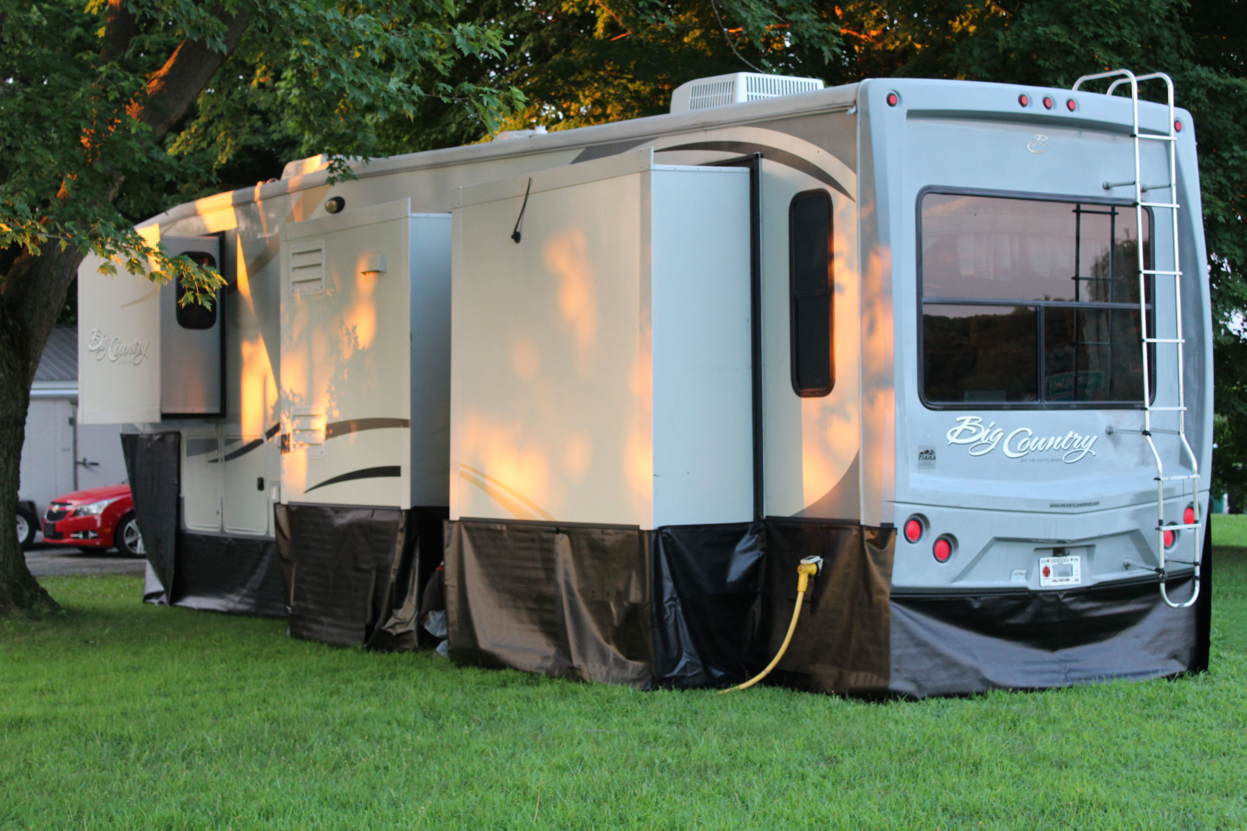 RV Skirting in Warm Weather